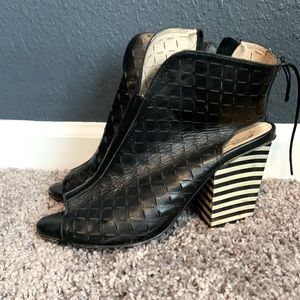 House of Harlow Booties